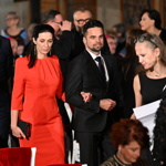 Na předávání státních vyznamenání byla politička nepřehlédnutelná.