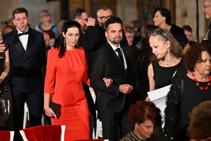 Na předávání státních vyznamenání byla politička nepřehlédnutelná.