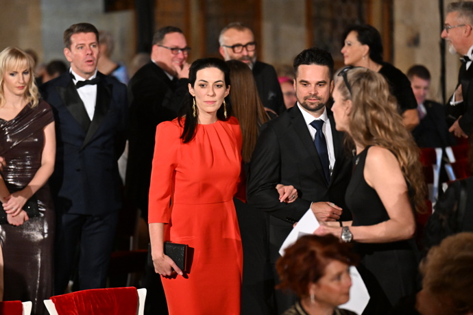 Výrazný outfit předsedkyně sněmovny.