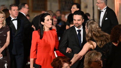 FOTO: Detail červených šatů Markéty Pekarové Adamové.