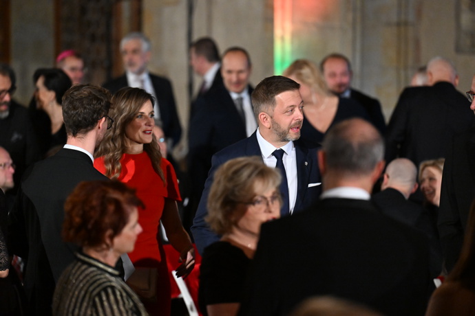 Marie doprovodila svého muže.