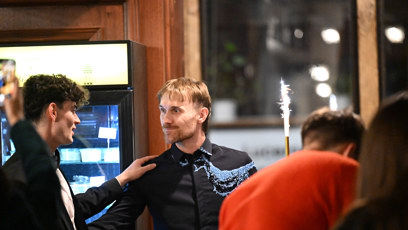 FOTO: Gregor Valentovič slavil na premiéře snímku narozeniny.