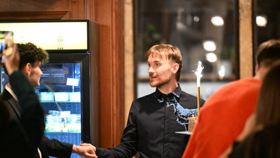 FOTO: Gregor Valentovič dostal dort.