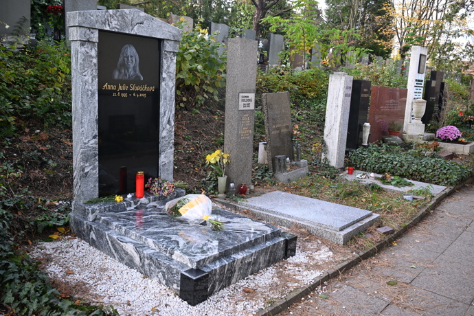 Hrob Aničky Slováčkové na Vinohradském hřbitově.