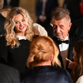 Andrej dorazil s Monikou Babišovou.