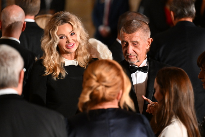 Andrej dorazil s Monikou Babišovou.
