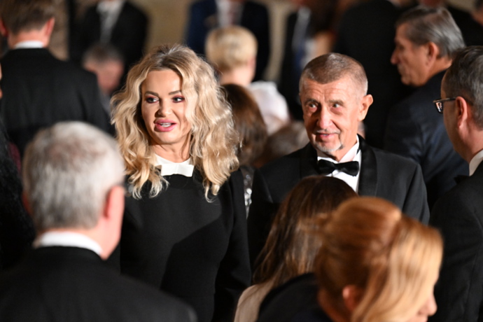 Monika Babišová po boku Andreje Babiše.