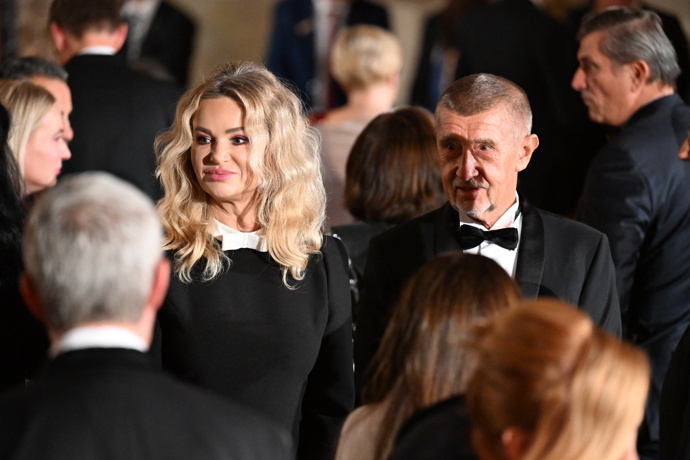 Monika Babišová zvolila pro slavnostní večer černé šaty.