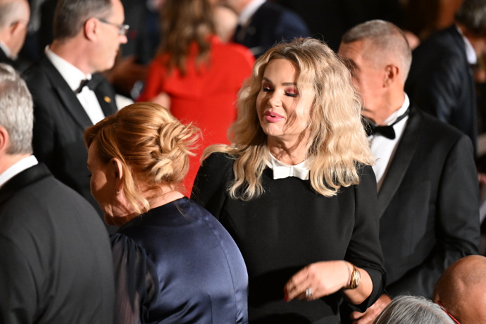 Monika Babišová v rozhovoru s dalšími hosty.