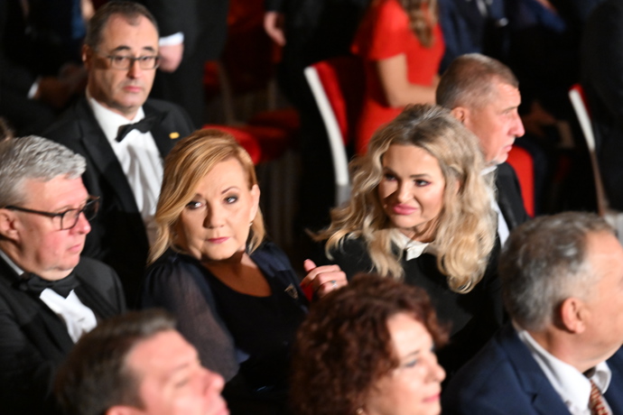 Monika se během slavnostního večera dobře bavila i s Alenou Schillerovou.