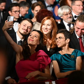 Ivan Bartoš se ženou se fotil s Piráty