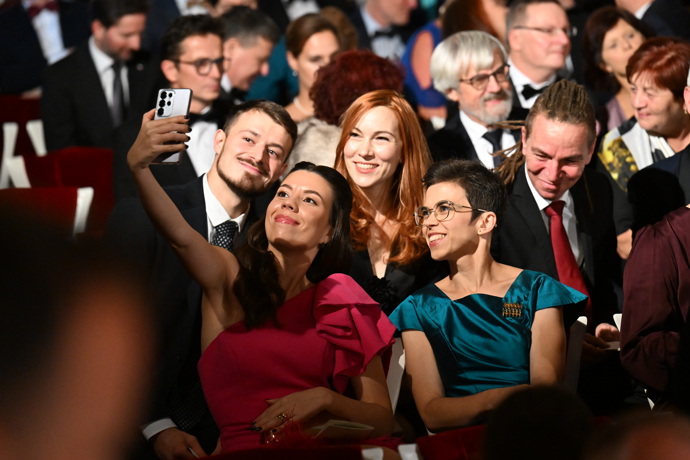 Ivan Bartoš se ženou se fotil s Piráty