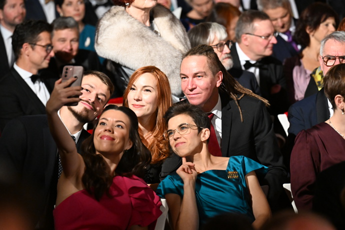 Piráti si v průběhu večera stihli udělat hodně fotek. 