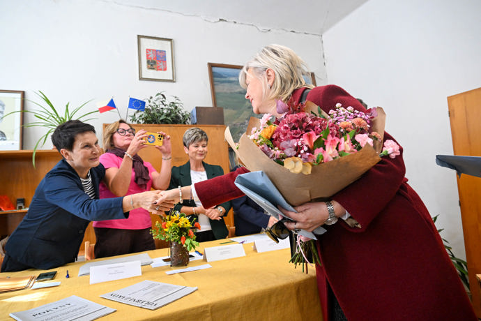 Eva Pavlová dostala kytici.