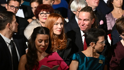 FOTO: Ivan Bartoš vzal sebou ženu.