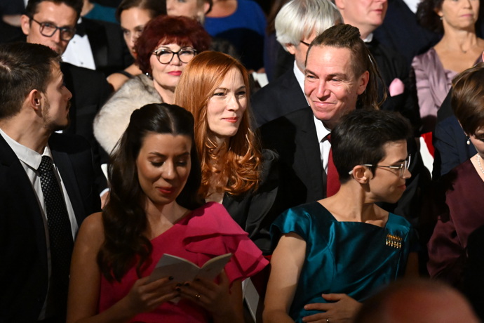 Ivan Bartoš vzal s sebou ženu.