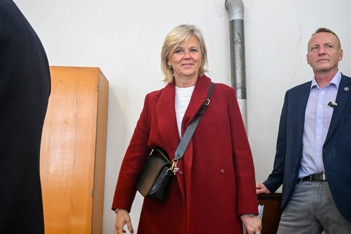 Eva Pavlová u voleb.