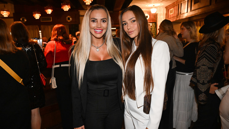 Denise Ayverdi se sestrou na premiéře.