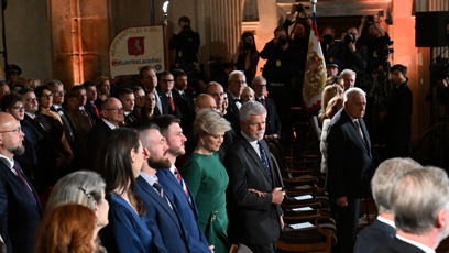 FOTO: První dáma Eva Pavlová zvolila pro slavnostní večer smaragdově zelenou róbu.