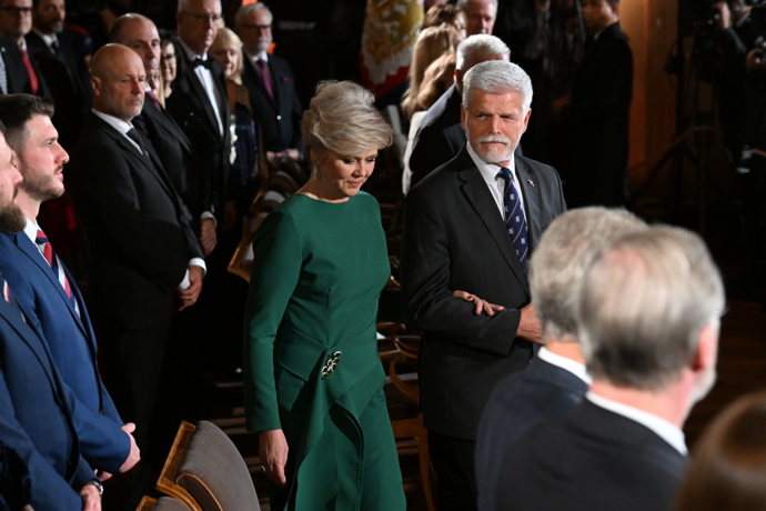 První dáma Eva Pavlová v zelených šatech na slavnostním ceremoniálu.
