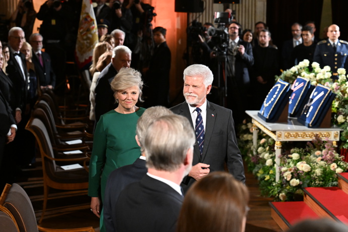 Elegantní róba Evy Pavlové inspirovaná českou krajinou.