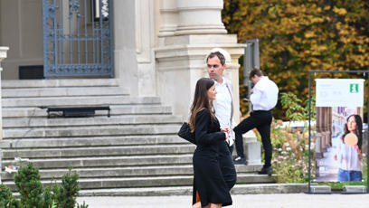 FOTO: Filip Sajler s manželkou v Karlových Varech.