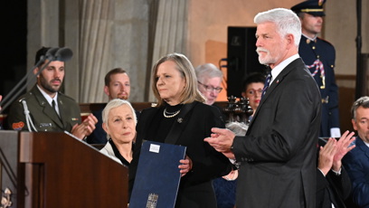 FOTO: Nejvyšší státní vyznamenání Řád bílého lva pro zesnulou Danu Drábovou.