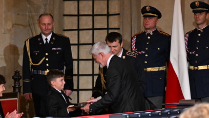 FOTO: Prezident Petr Pavel předal vyznamenání malému chlapci.