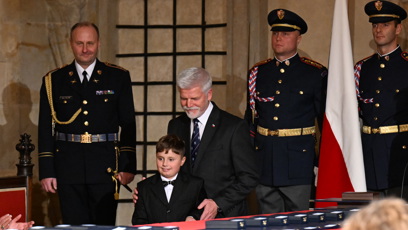 FOTO: Prezident Petr Pavel předal vyznamenání malému chlapci.