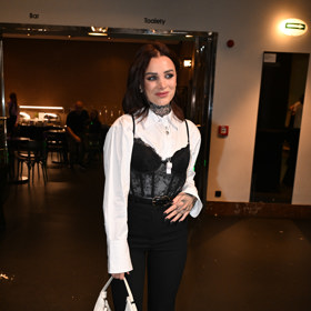 Michaela Cútová na premiéře seriálu Štěstíčku naproti. 