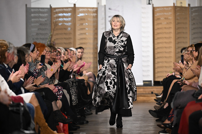 Eliška Balzerová se prošla po mole jako modelka.
