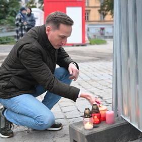 Demonstrace se postupně plnila. 