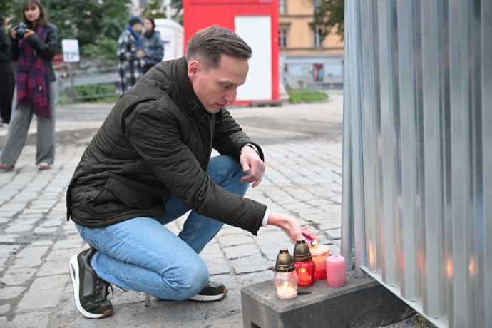 Demonstrace se postupně plnila. 
