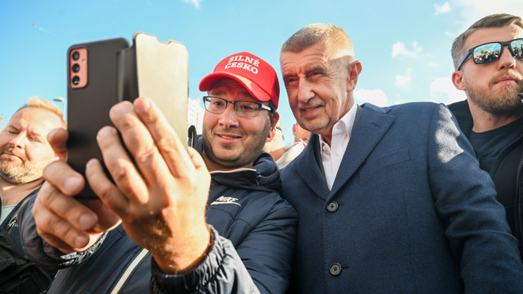 Andrej Babiš s příznivcem.