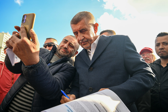 Andrej Babiš se fotil s lidmi.