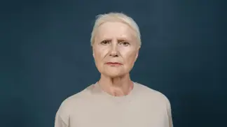 Věra (68): Noví sousedé záhadně zmizeli. Co jsem u jejich dveří viděla cizího muže, mám o ně strach