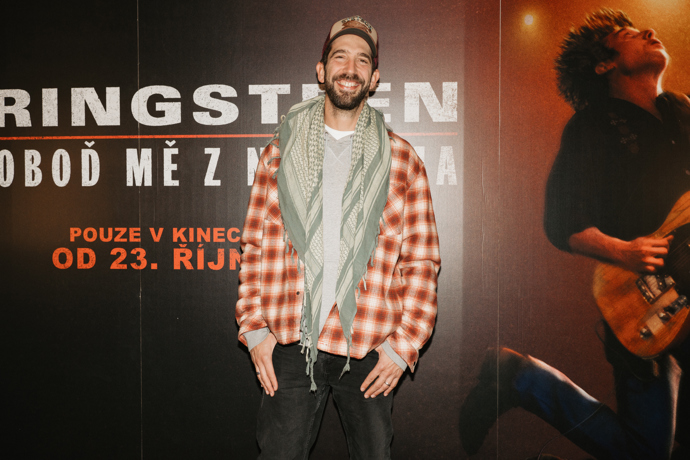 Jeremy Allen White se kvůli Springsteenovi musel učit zpívat a hrát na kytaru 