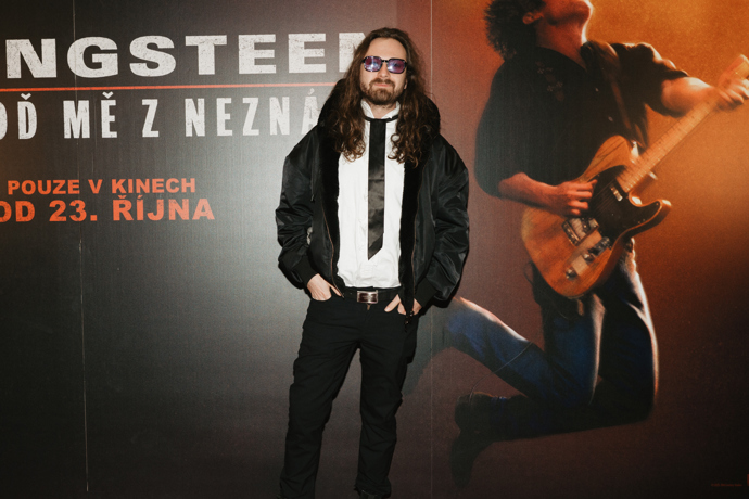 Jeremy Allen White se kvůli Springsteenovi musel učit zpívat a hrát na kytaru 