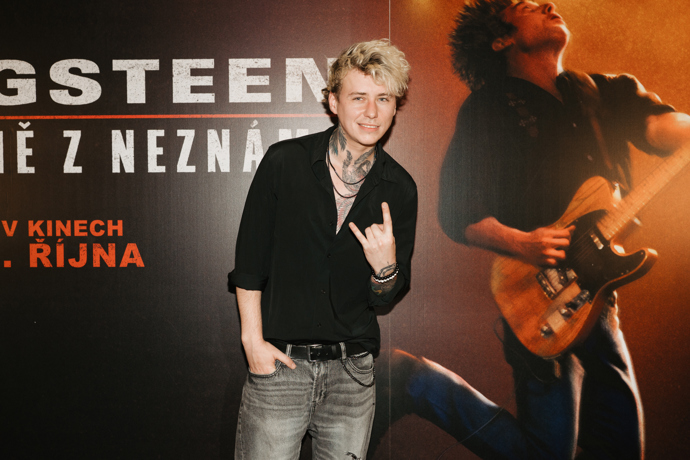 Jeremy Allen White se kvůli Springsteenovi musel učit zpívat a hrát na kytaru 