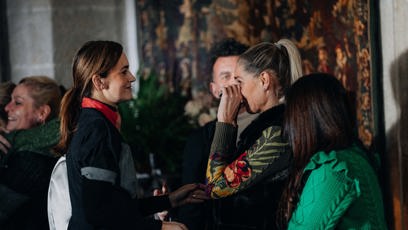 FOTO: Mia si stejně Nicole v první sérii našla svůj lidský štít.