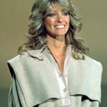 Herečka Farrah Fawcett a její odkloněné retro vlny s vytvarovanými prameny směrem od obličeje se staly symbolem 70. let.