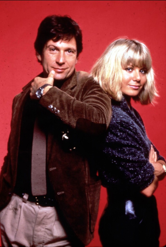 Osmdesátkový krimiseriál Dempsey a Makepeacová má mnoho z nás neodmyslitelně spojený s dětstvím. Jeho hlavní představitelé Michael Brandon a Glynis Barber si zpočátku byli asi tak sympatičtí jako jejich televizní hrdinové. Postupně se ale do sebe zamilovali a letos oslavili čtyřicáté výročí vztahu.