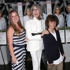 Diane Keaton se nikdy nevdala a také nikdy necítila nutkavou potřebu pořídit si děti. Po zralé úvaze je tak adoptovala až ve velmi pozdním věku.