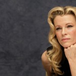 Krásná herečka Kim Basinger musela po prohraném soudu s filmovým studiem vyhlásit bankrot. Vrátit se do finanční pohody jí pomohl až oscarový trhák L.A. - Přísně tajné.