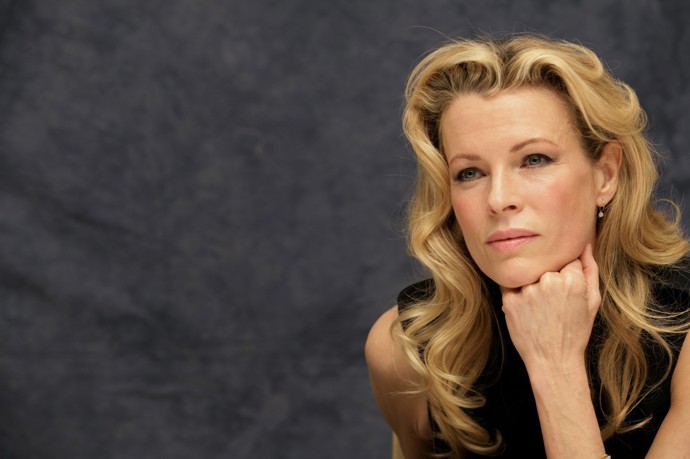 Krásná herečka Kim Basinger musela po prohraném soudu s filmovým studiem vyhlásit bankrot. Vrátit se do finanční pohody jí pomohl až oscarový trhák L.A. - Přísně tajné.