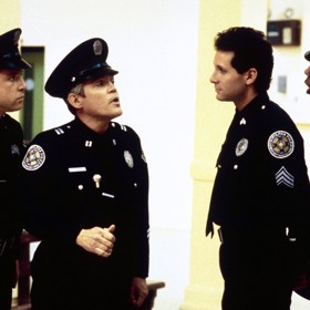 Hvězdy filmu Policejní akademie dorazí do Brna.