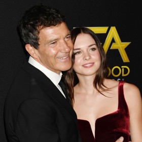 Antonio Banderas je na dceru pyšný, i když přiznává, že před kamerou jí to kvůli stydlivosti nikdy moc nešlo.