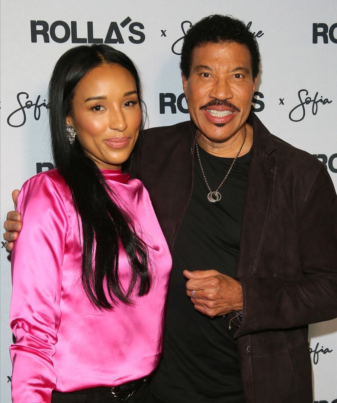 V současné době chodí Lionel Richie s o 40 let mladší podnikatelkou a modelkou Lisa Parigi.