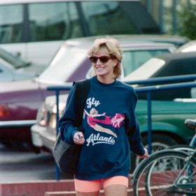 Princezna Diana si chtěla po rozvodu s princem Charlesem dát pauzu od médií. Pomoci jí v tom měla námořnicky modrá mikina od kamaráda Richarda Bransona.