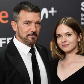 Hrdý otec Antonio Banderas provdal 18. října svou jedinou dceru, krásnou filmařku Stellu.